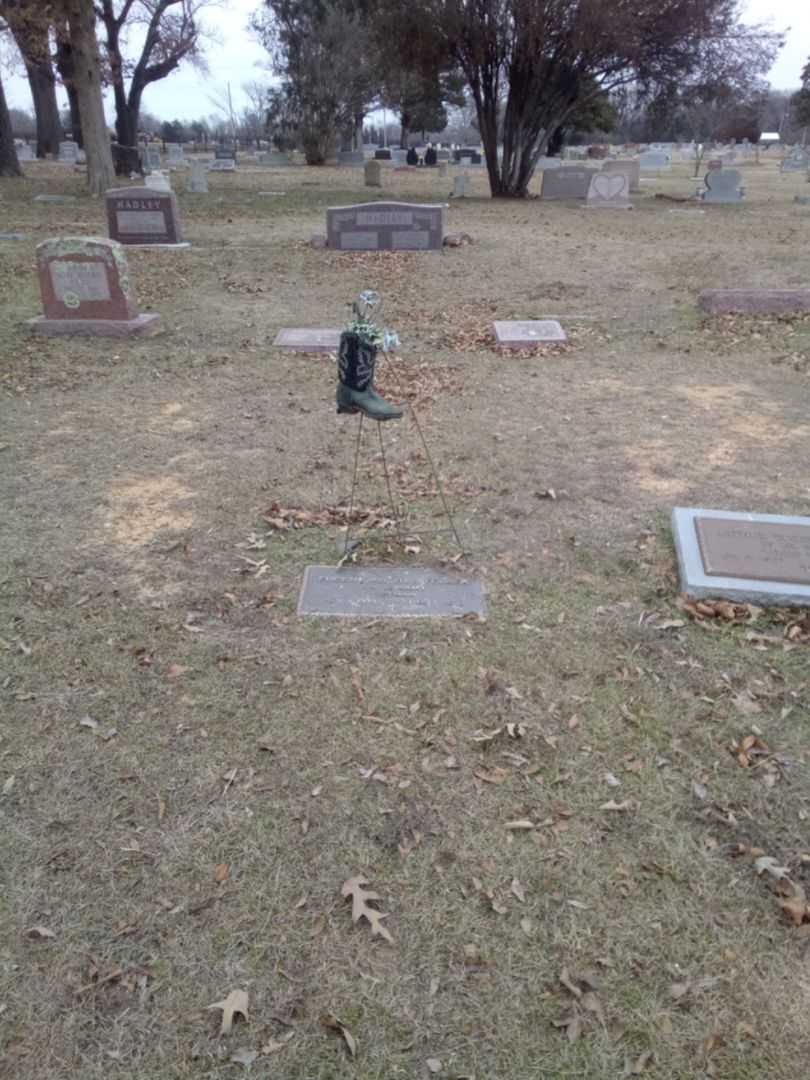 Eugene Arthur Felker's grave. Photo 2