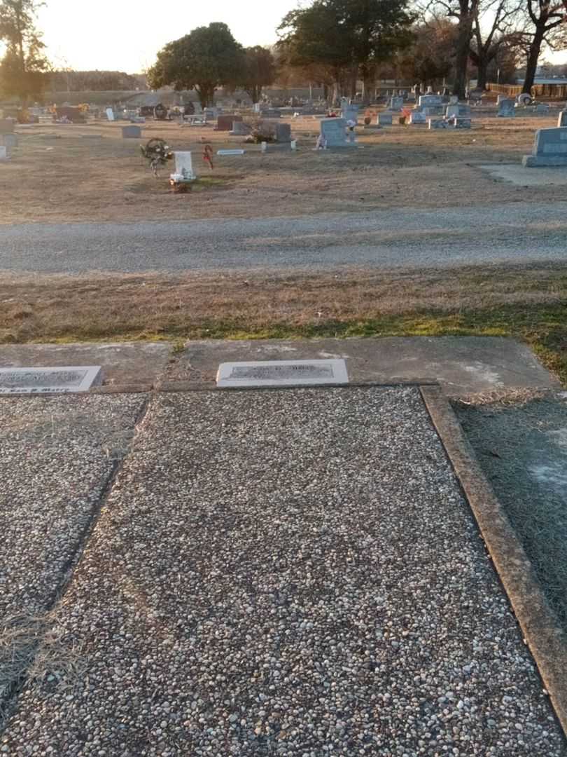 Sam D. Mabry's grave. Photo 2
