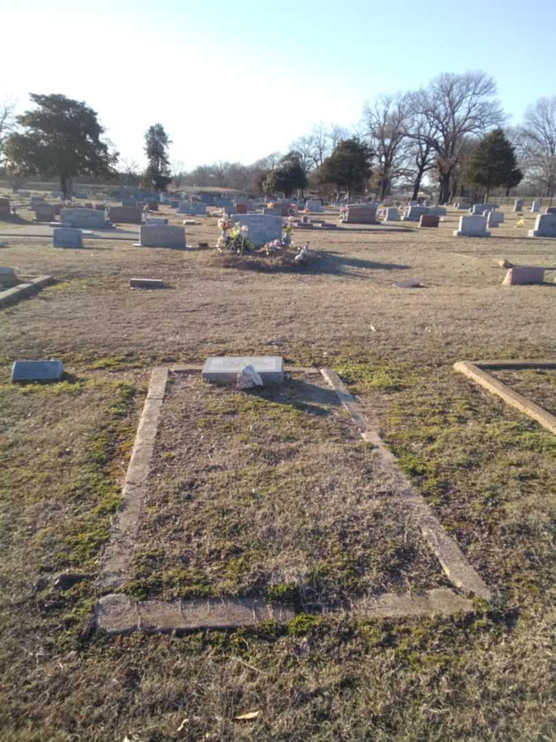 Connie Irons's grave. Photo 2