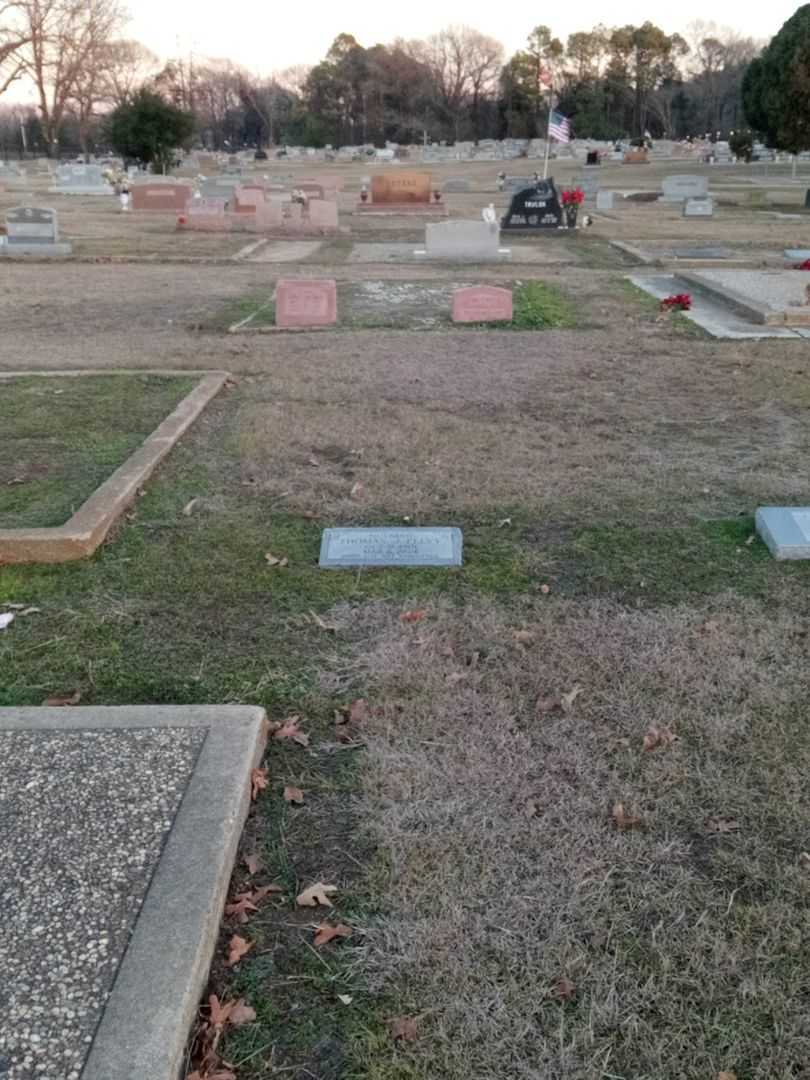 Thomas J. Peevy's grave. Photo 2