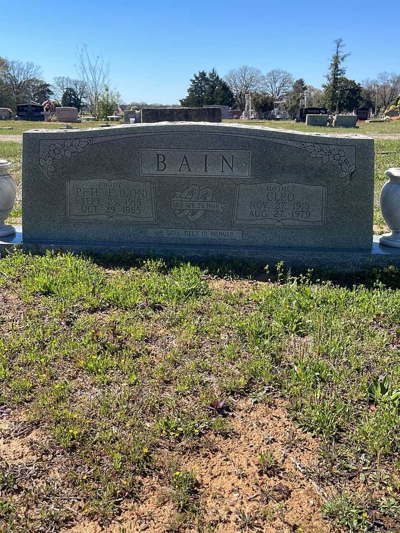Cleo Bain's grave. Photo 3
