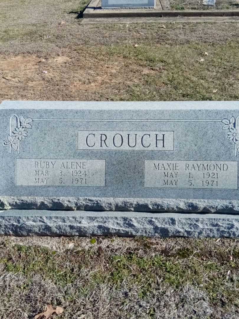 Maxie Raymond Crouch's grave. Photo 1
