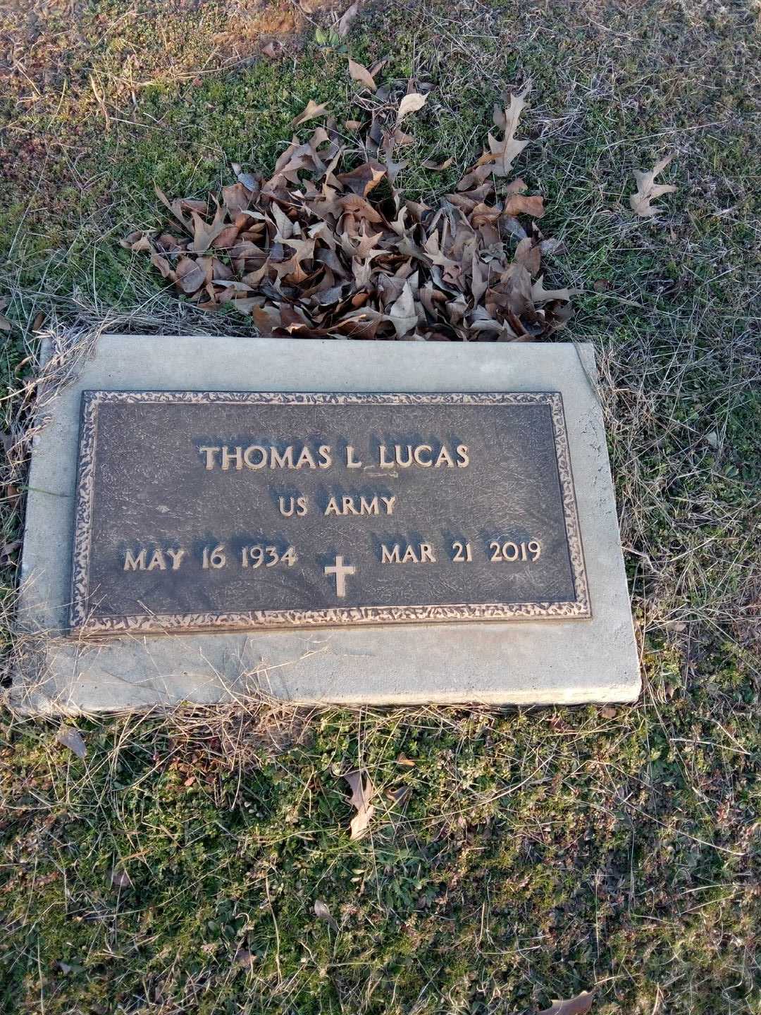 Thomas L. Lucas's grave. Photo 3