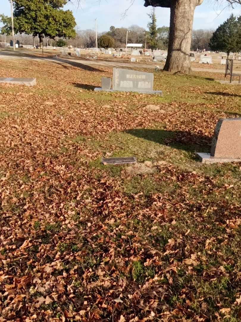 Charles M. Gasway's grave. Photo 2