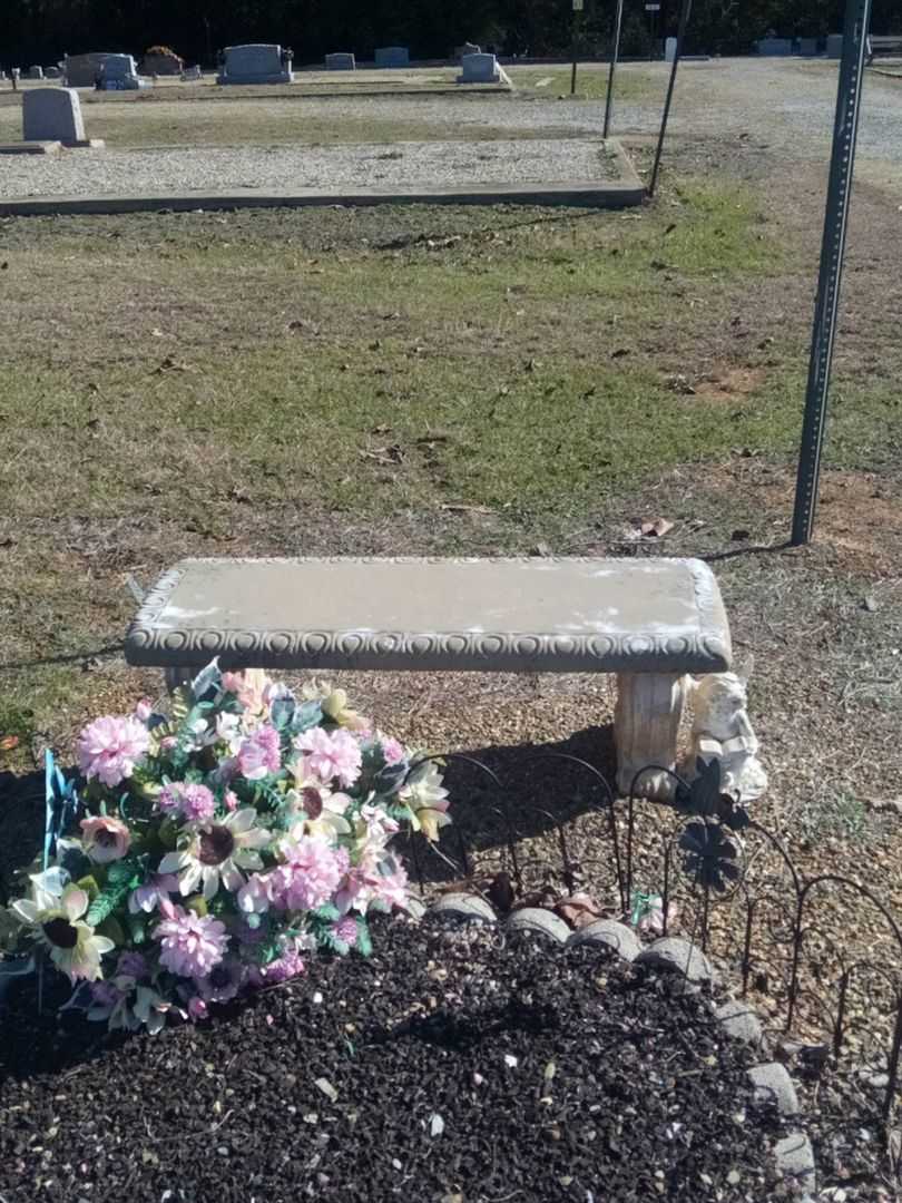 Kashlynn Lea Walker's grave. Photo 4