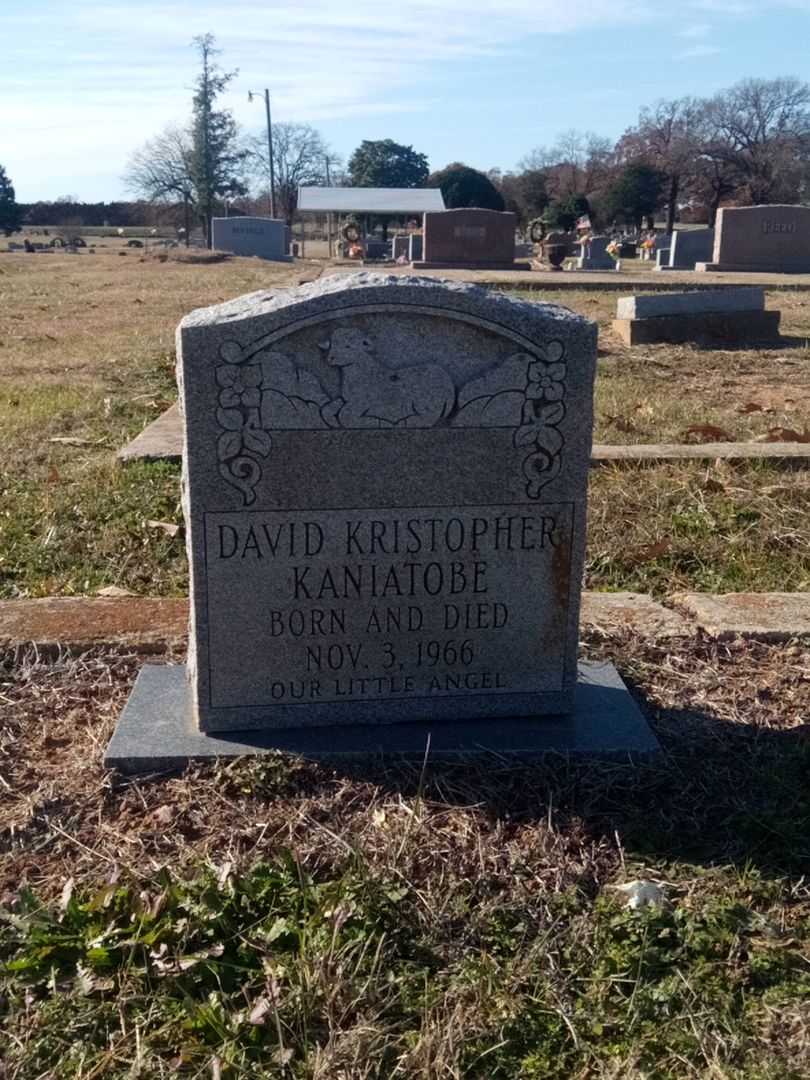 David Kristopher Kaniatobe's grave. Photo 1