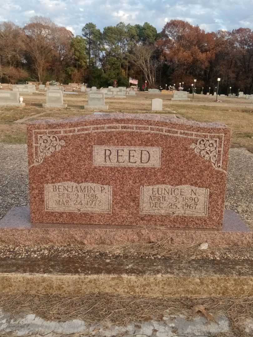 Eunice N. Reed's grave. Photo 1