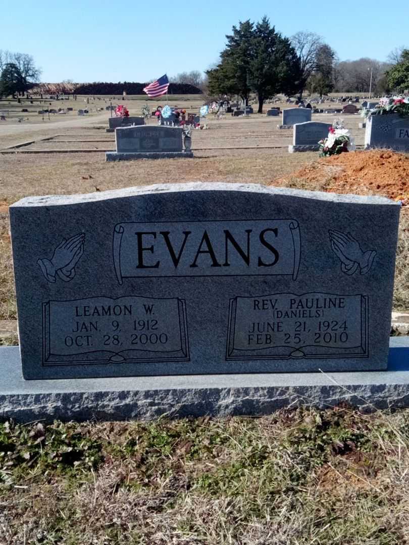 Reverend Pauline Daniels Evans's grave. Photo 1