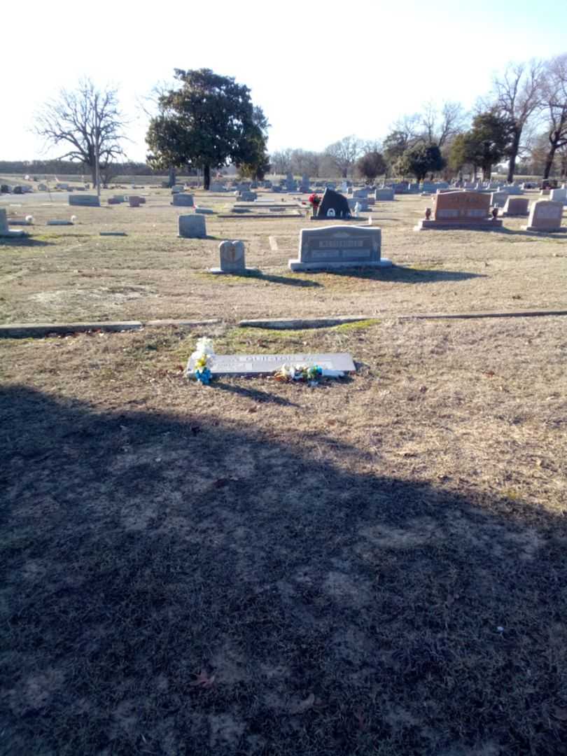 Shelby J. Quinton's grave. Photo 2
