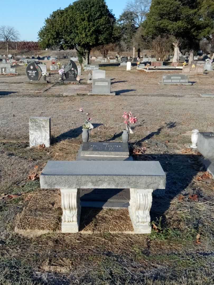 Noel J. Gardner's grave. Photo 2
