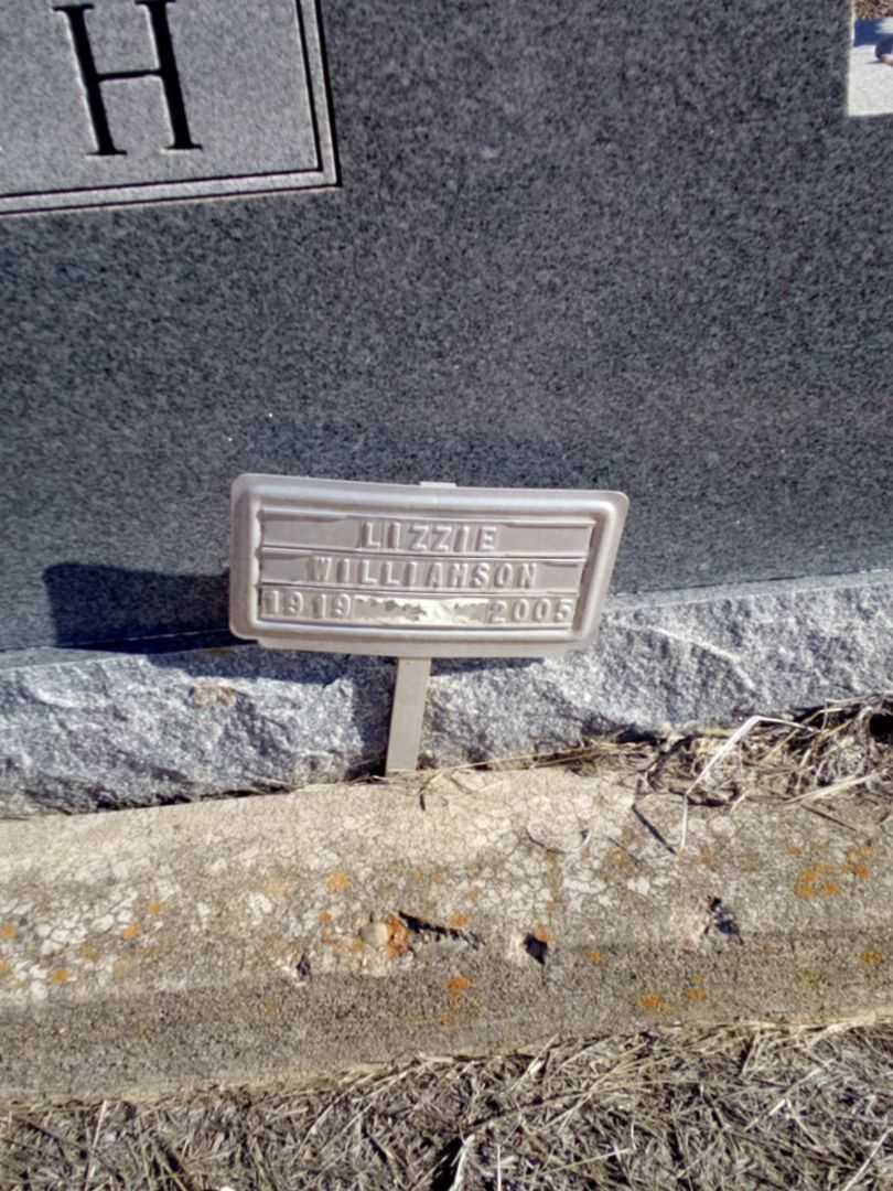 Charles Elbert Reich's grave. Photo 4