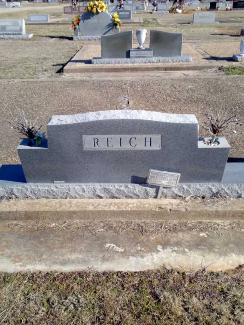 Charles Elbert Reich's grave. Photo 3