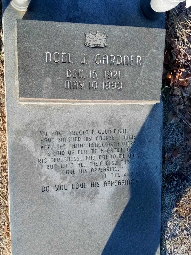 Noel J. Gardner's grave. Photo 1