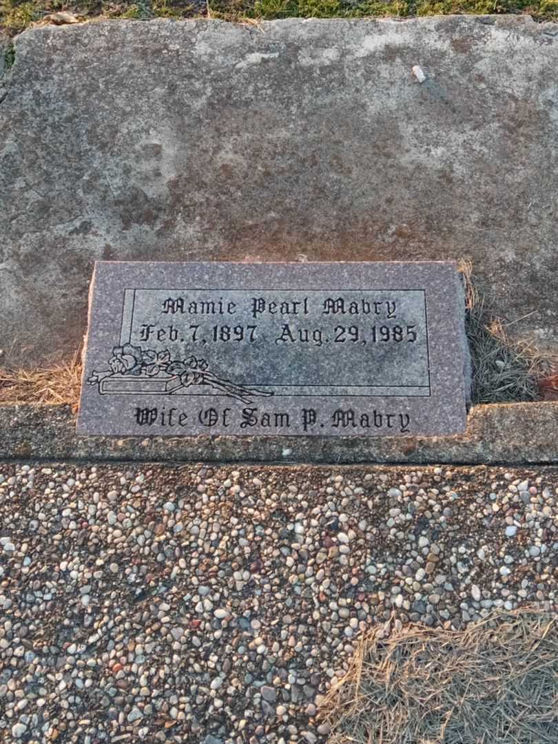 Mamie Pearl Mabry's grave. Photo 1