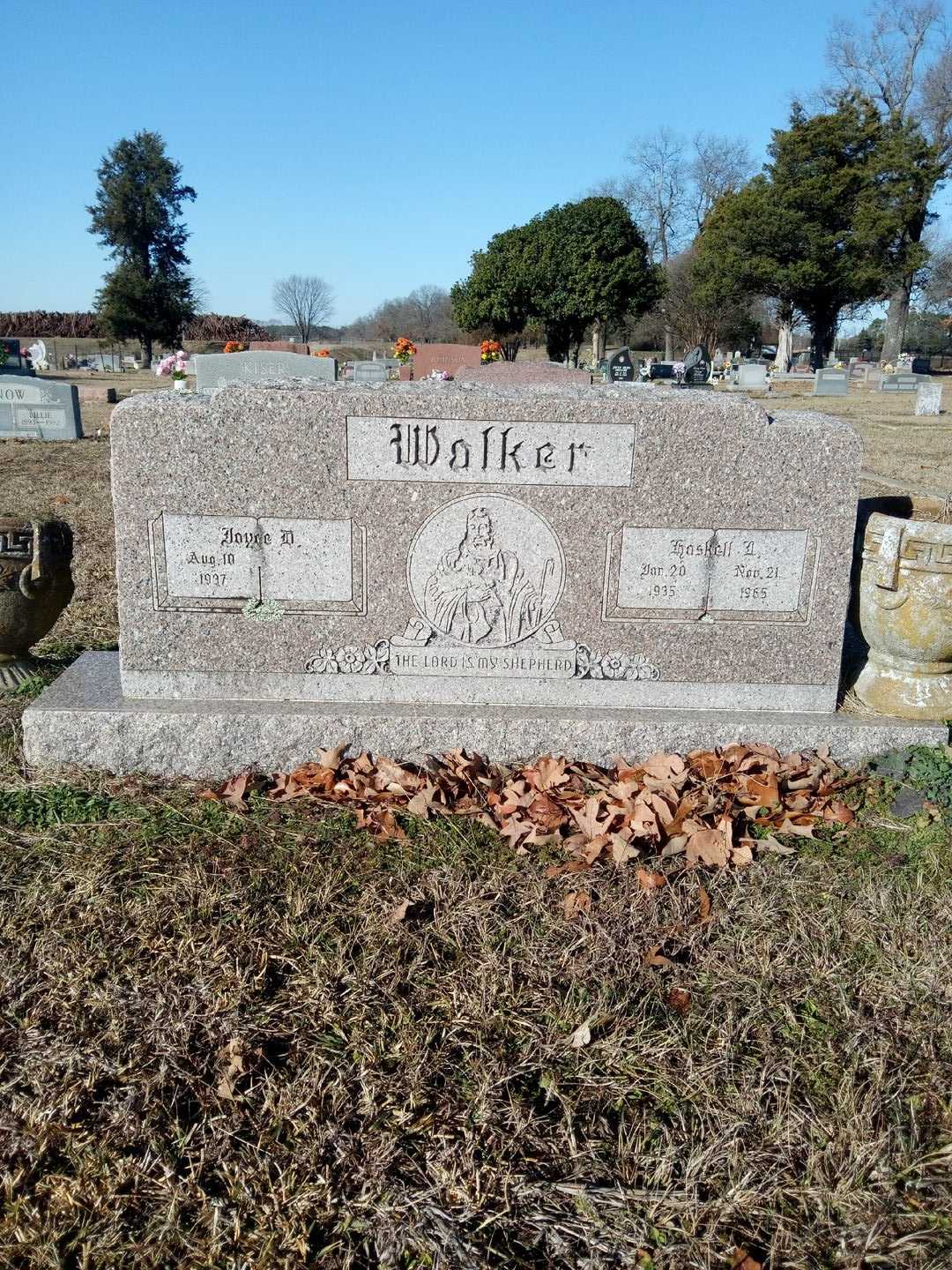Haskell T. Walker's grave. Photo 1
