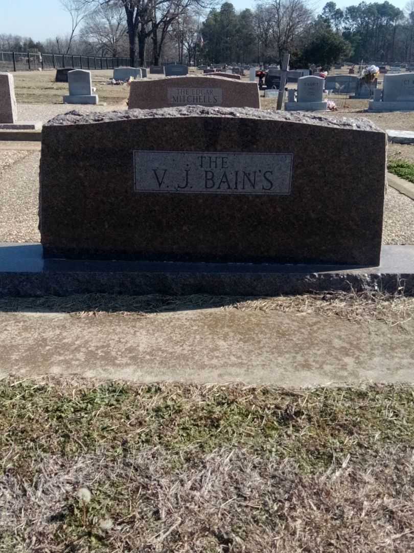 Alma M. Bain's grave. Photo 3