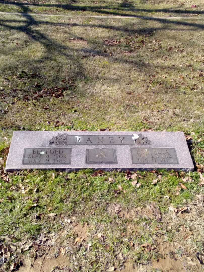 Lou Ella Raney's grave. Photo 1