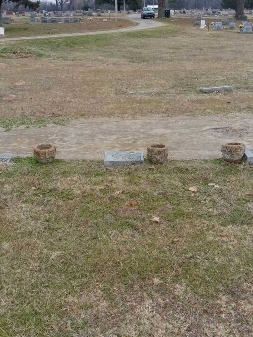 Hatty Easley's grave. Photo 2