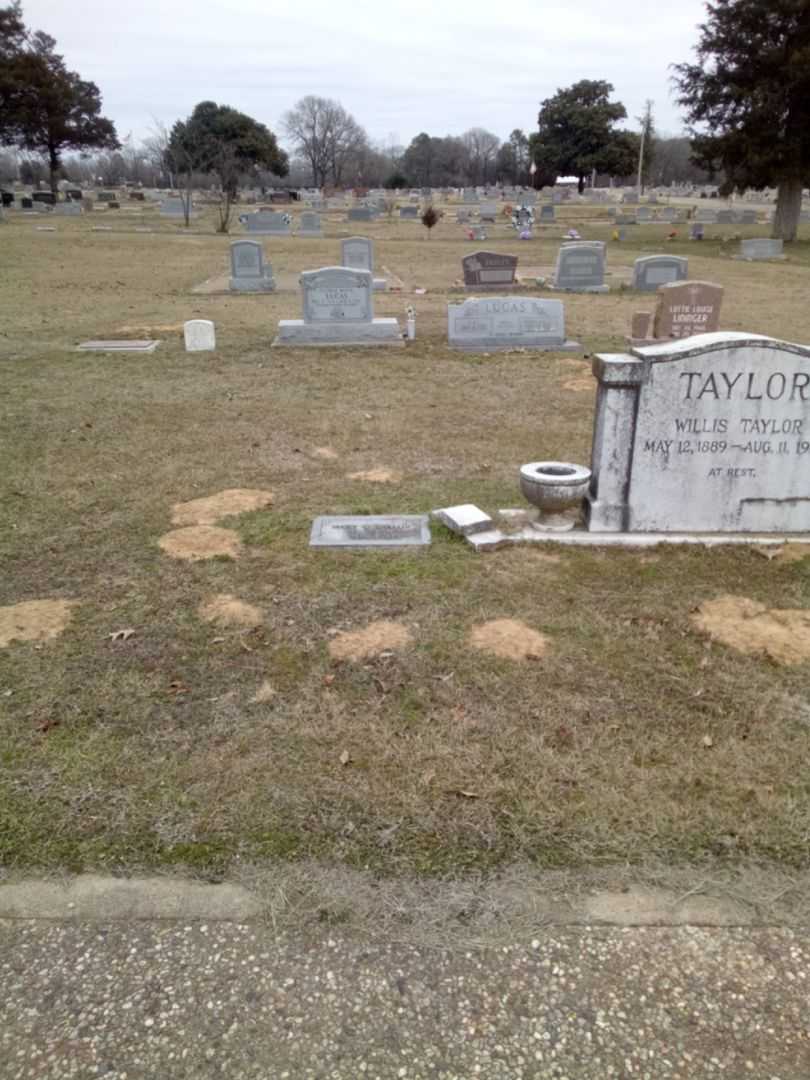 Mary U. Taylor's grave. Photo 2