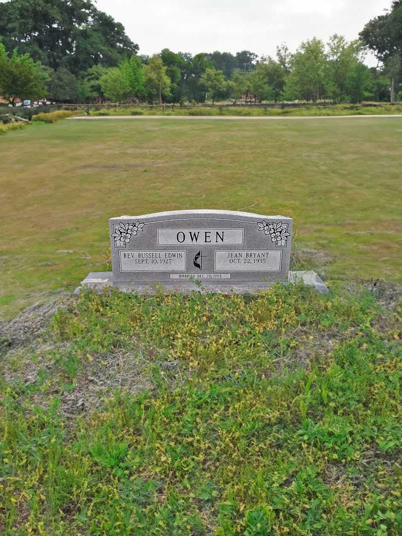 Reverend Russell Edwin Owens's grave. Photo 2