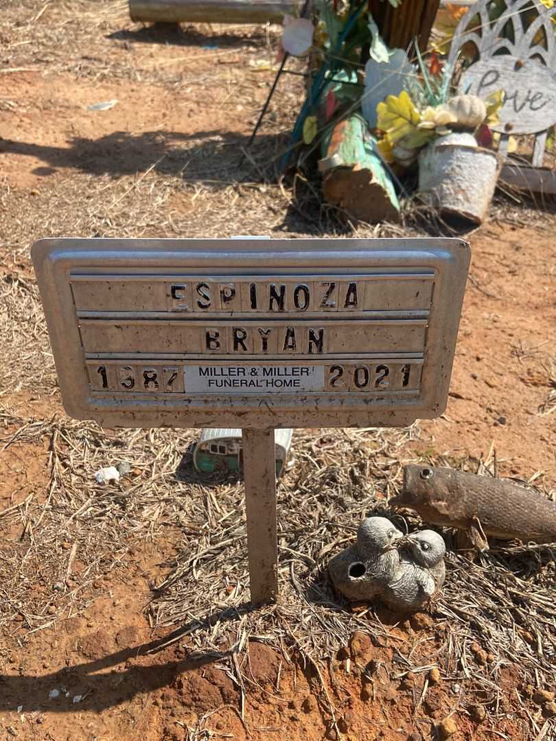 Bryan Espinoza's grave. Photo 3