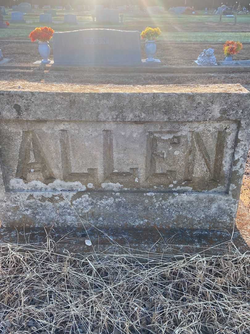 Louie L. Allen's grave. Photo 1