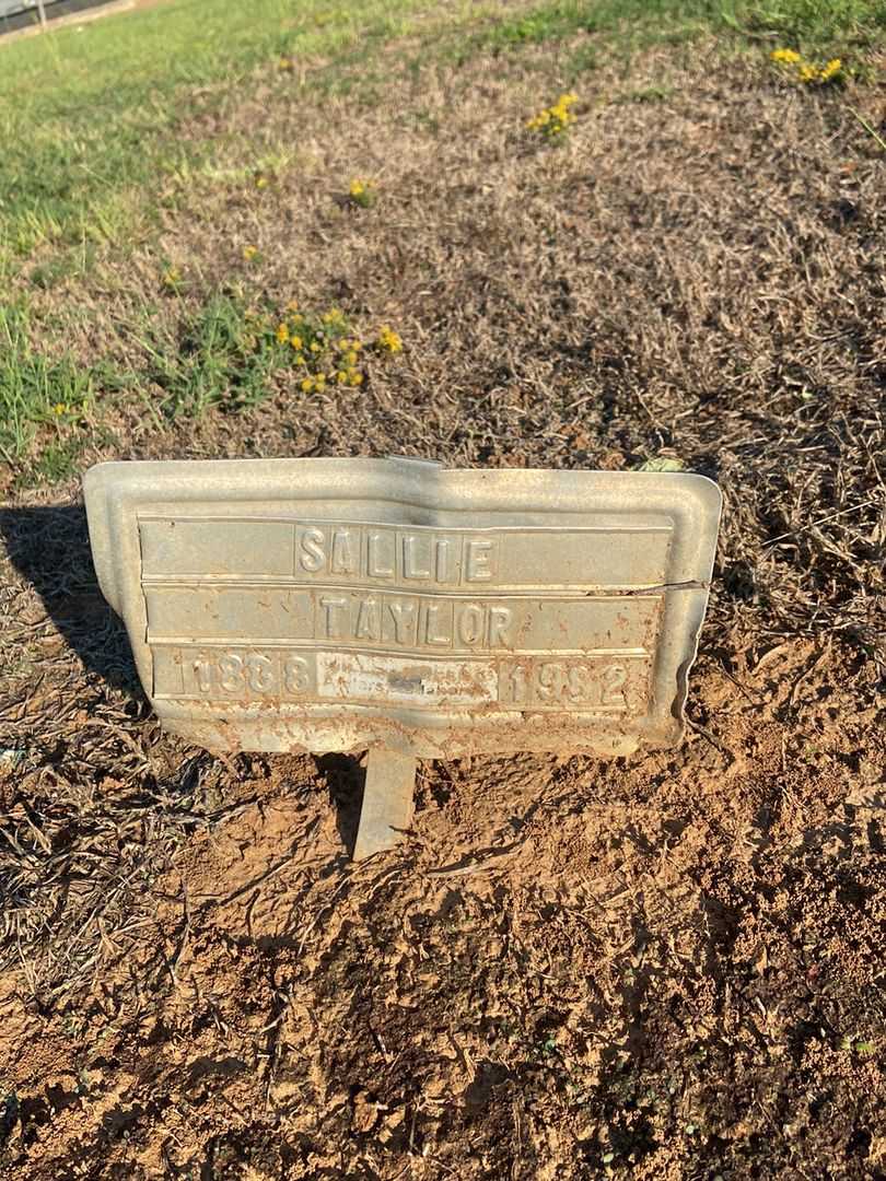 Sallie Taylor's grave. Photo 1