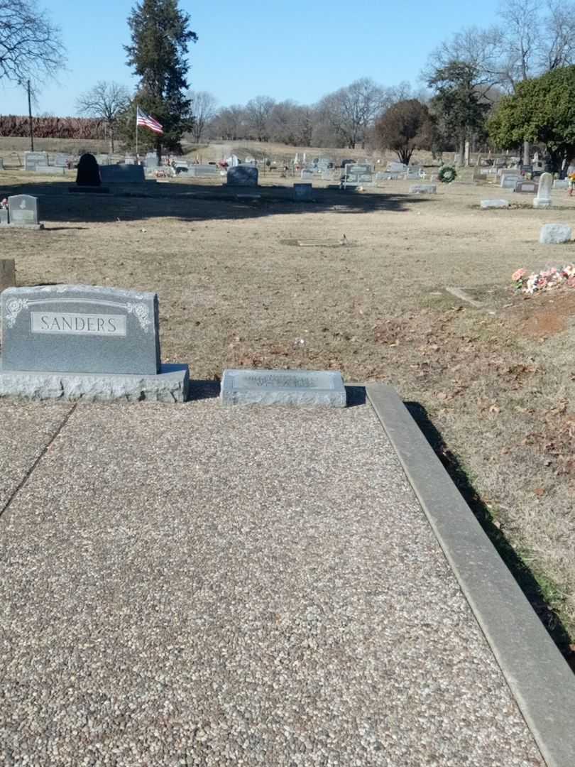 Mildred Sanders's grave. Photo 2