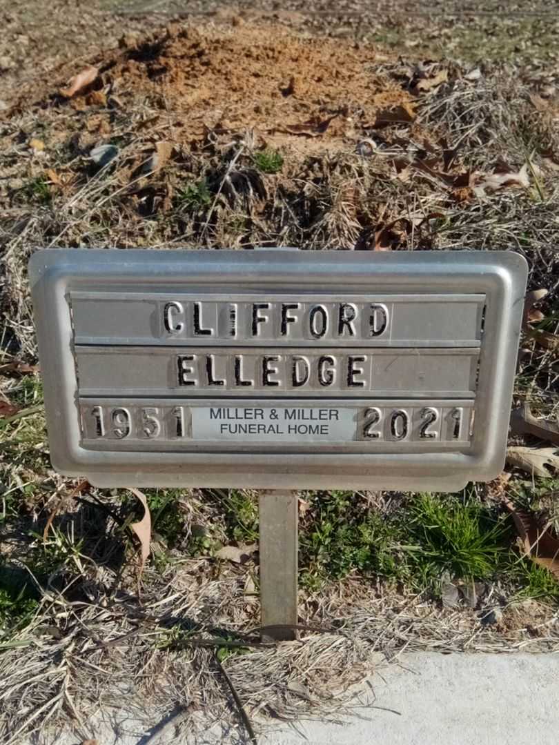 Clifford Allen Elledge's grave. Photo 1