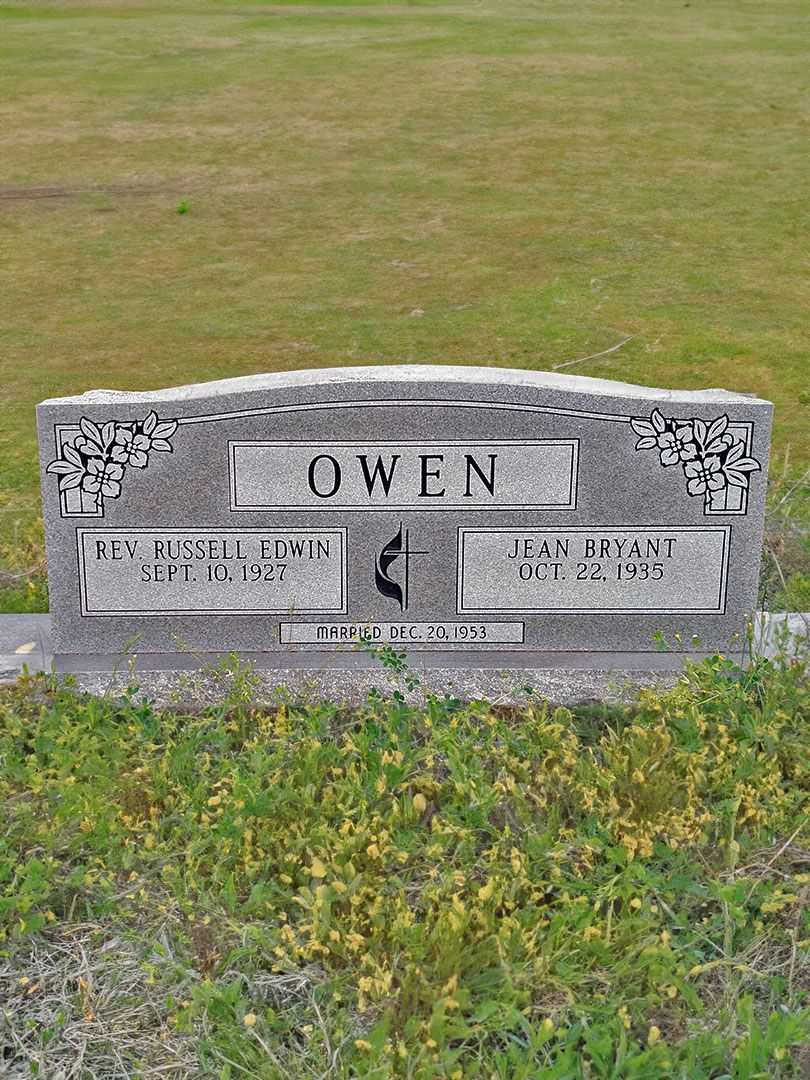 Reverend Russell Edwin Owens's grave. Photo 1