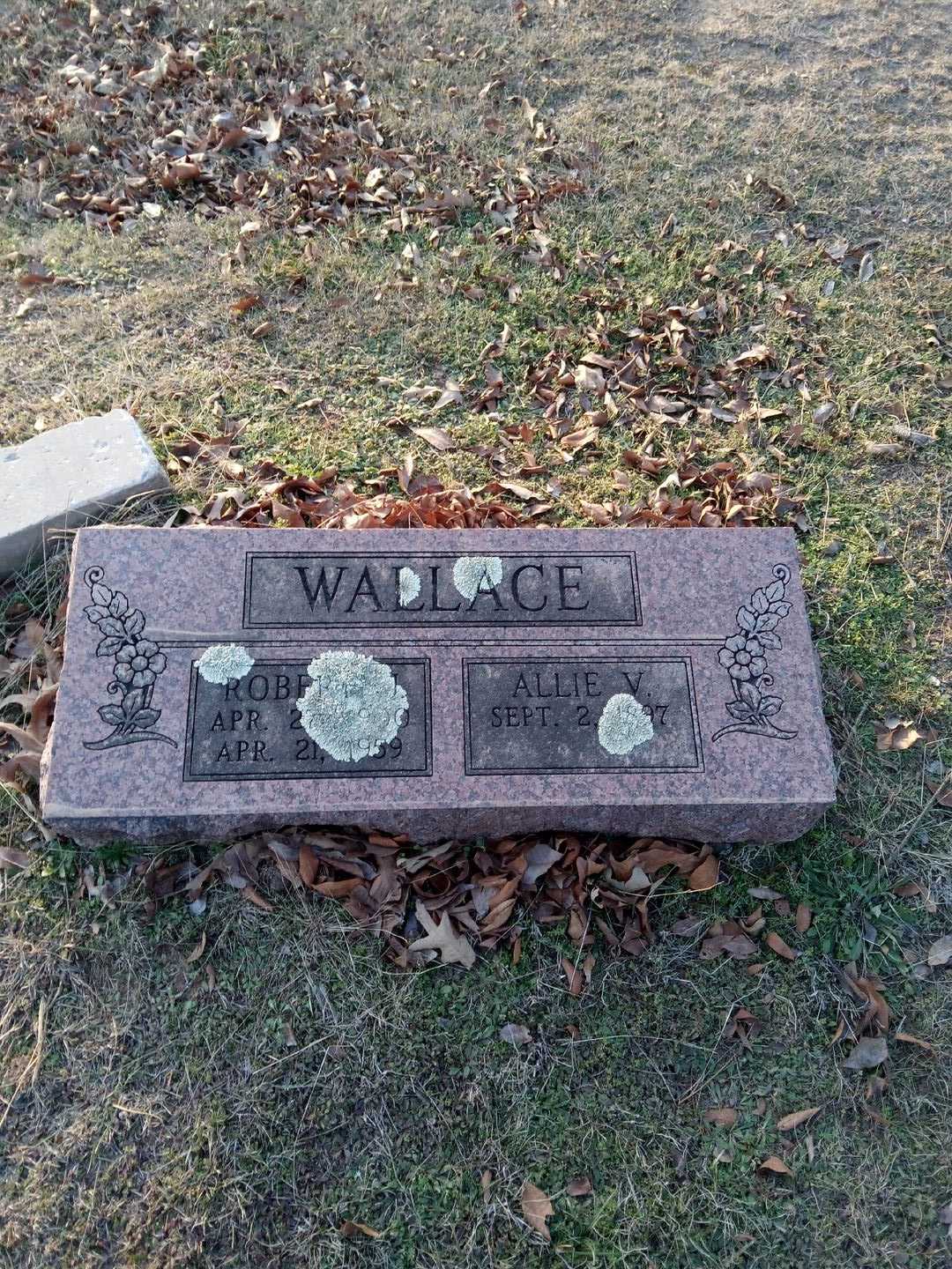 Robert J. Wallace's grave. Photo 1