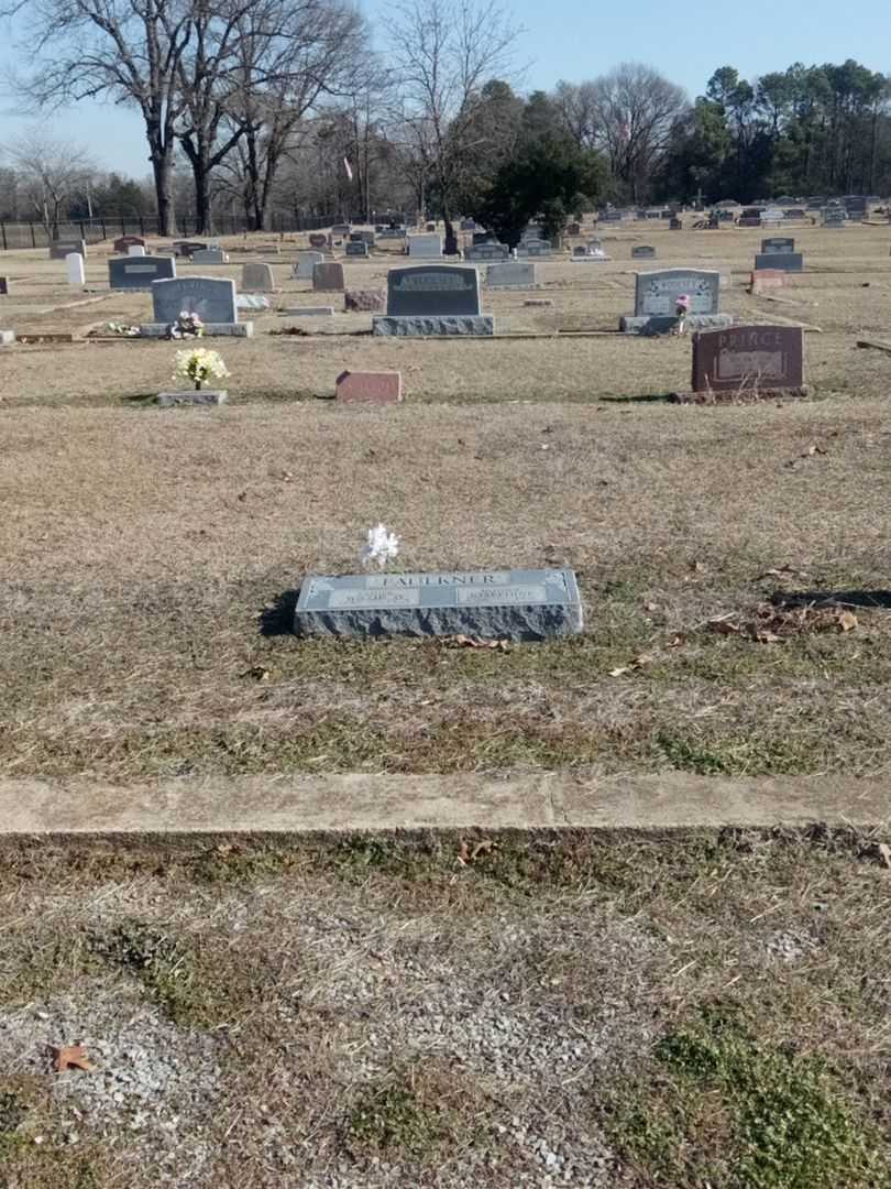 Willie D. Faulkner's grave. Photo 2