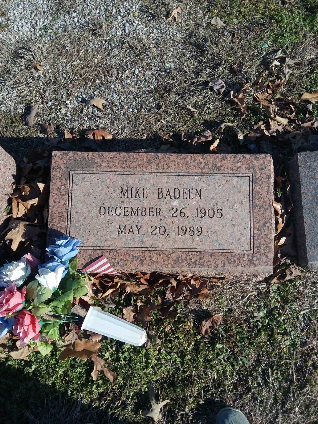 Mike Badeen's grave. Photo 1