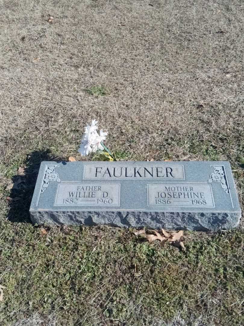 Willie D. Faulkner's grave. Photo 1