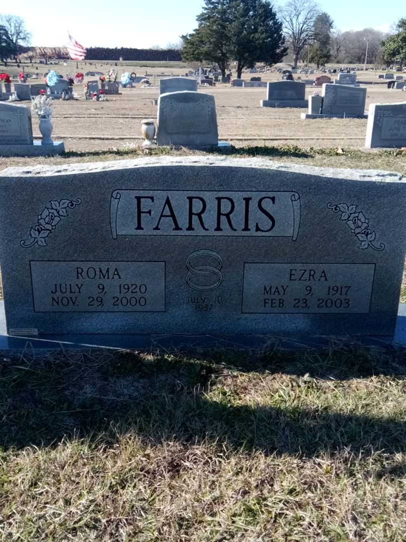 Ezra Farris's grave. Photo 1