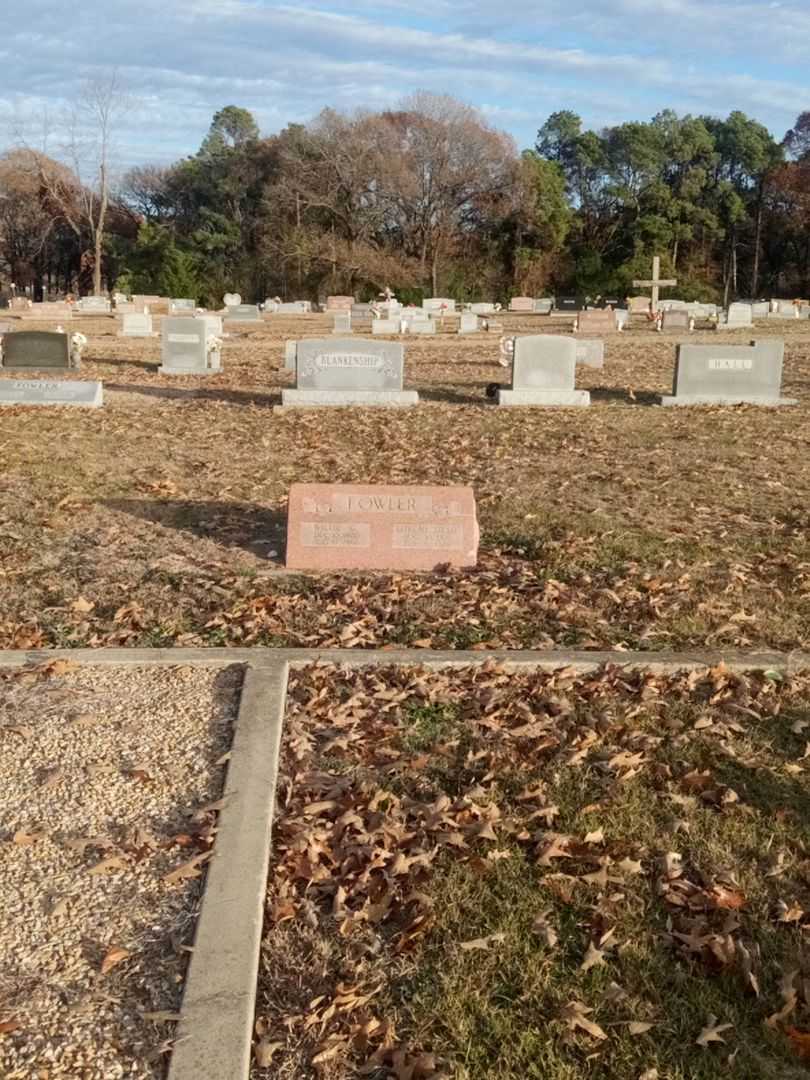 Lorene Lillie Fowler's grave. Photo 2