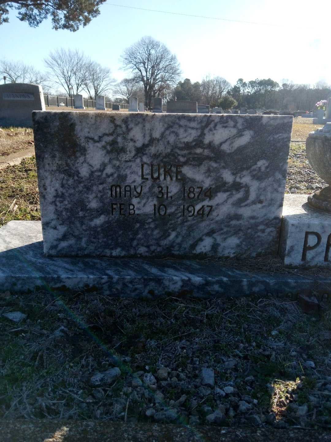 Luke Parker's grave. Photo 1