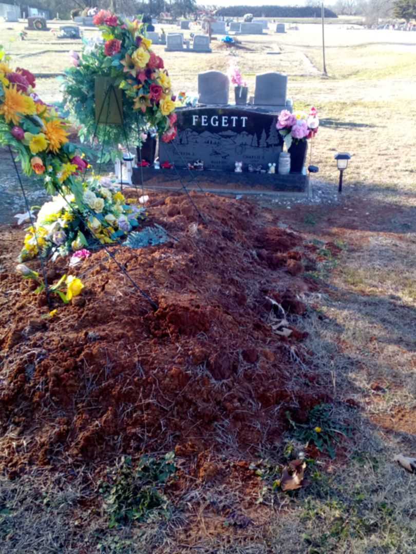 Charlie E. "Lucky" Fegett's grave. Photo 2