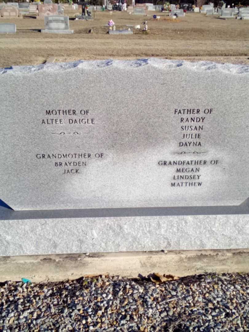 Julius Philip Almond Junior's grave. Photo 4