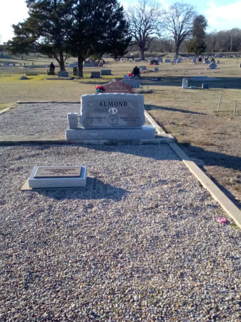 Julius Philip Almond Junior's grave. Photo 2