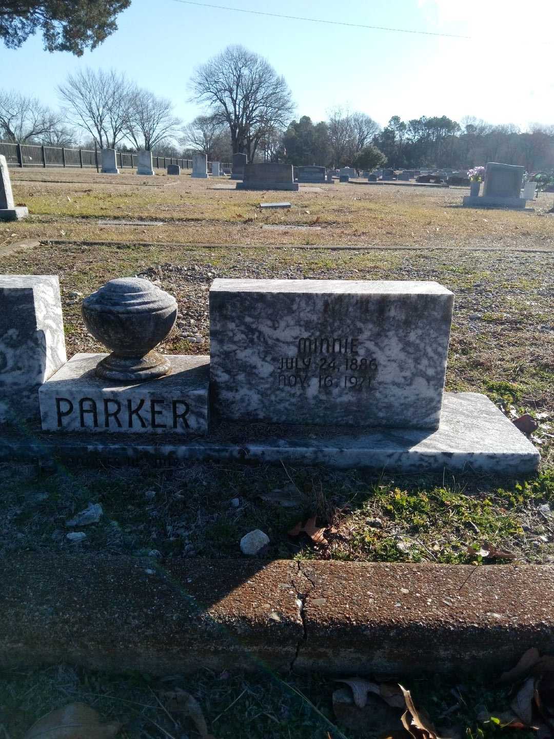 Minnie Parker's grave. Photo 1