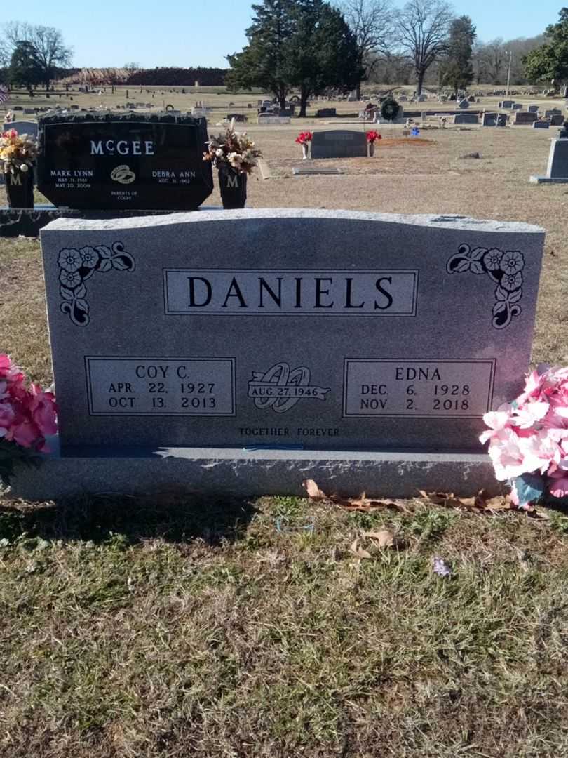 Edna Daniels's grave. Photo 1