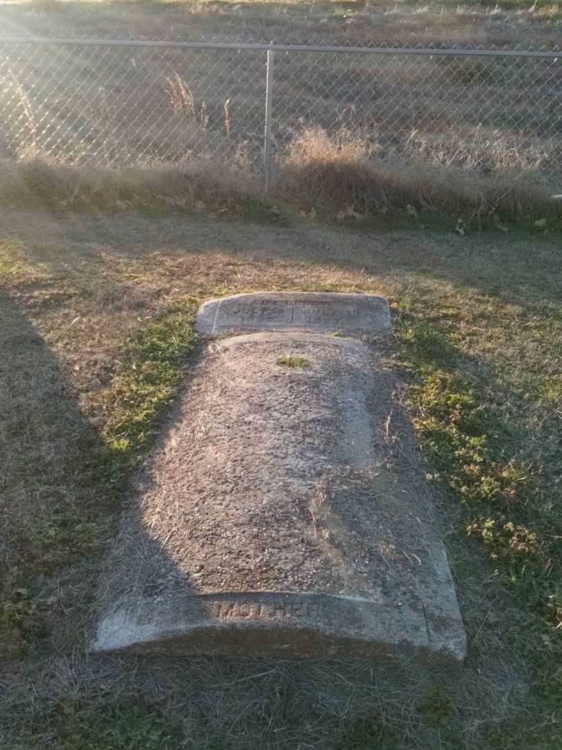 Ada Lebow's grave. Photo 2