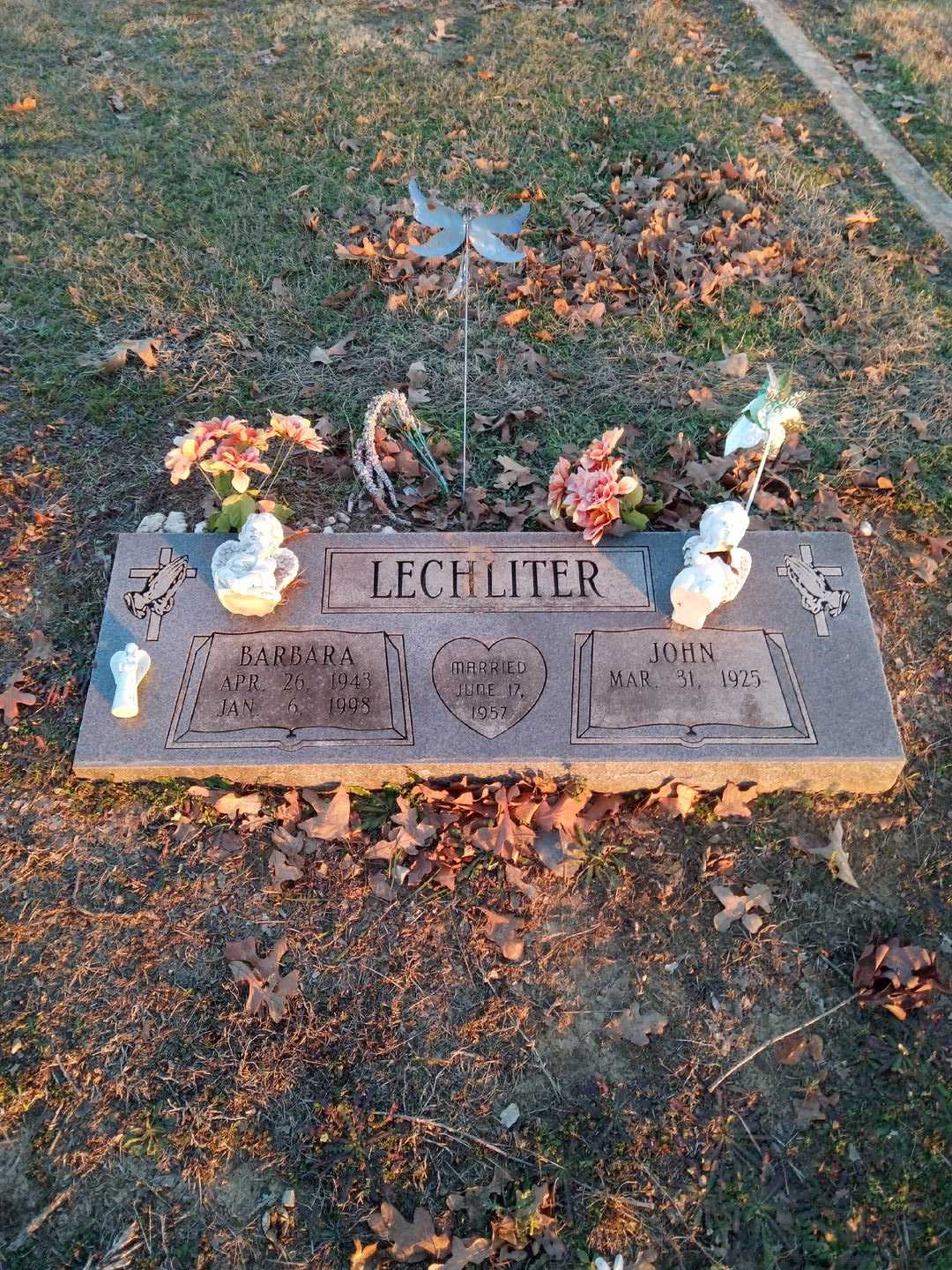 Barbara Lechliter's grave. Photo 1