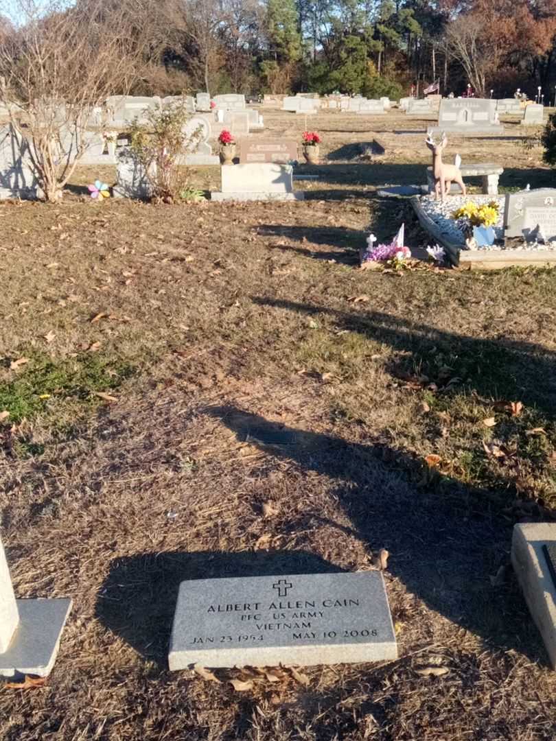 Lloyd L. Cain's grave. Photo 2