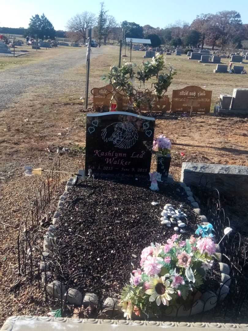 Kashlynn Lea Walker's grave. Photo 2
