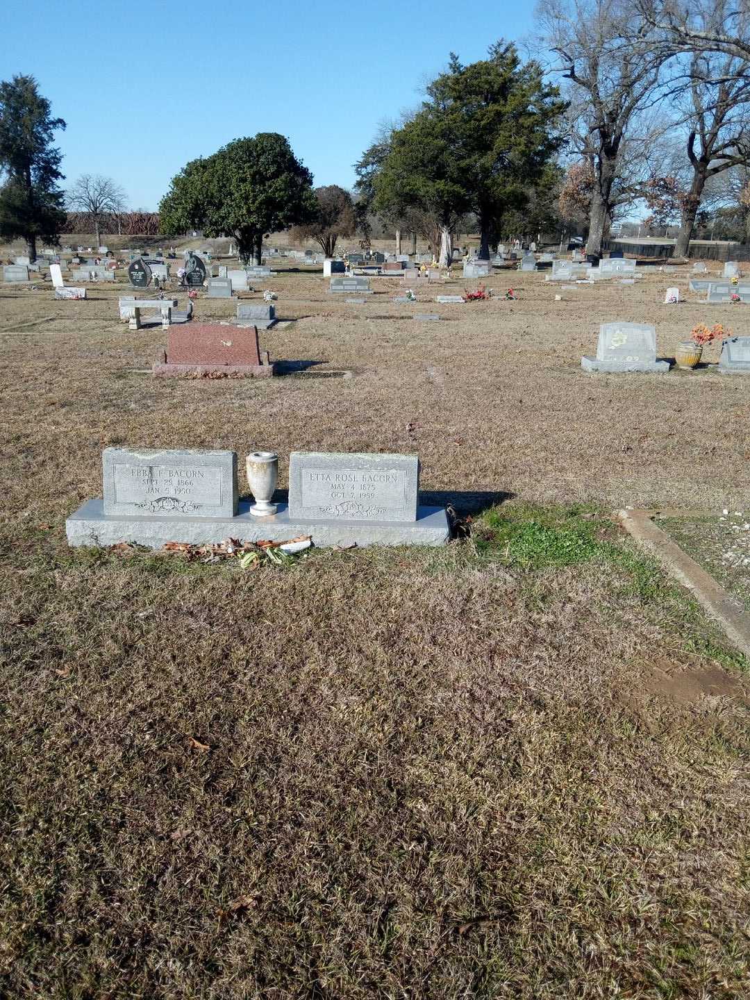 Etta Rose Bacorn's grave. Photo 2
