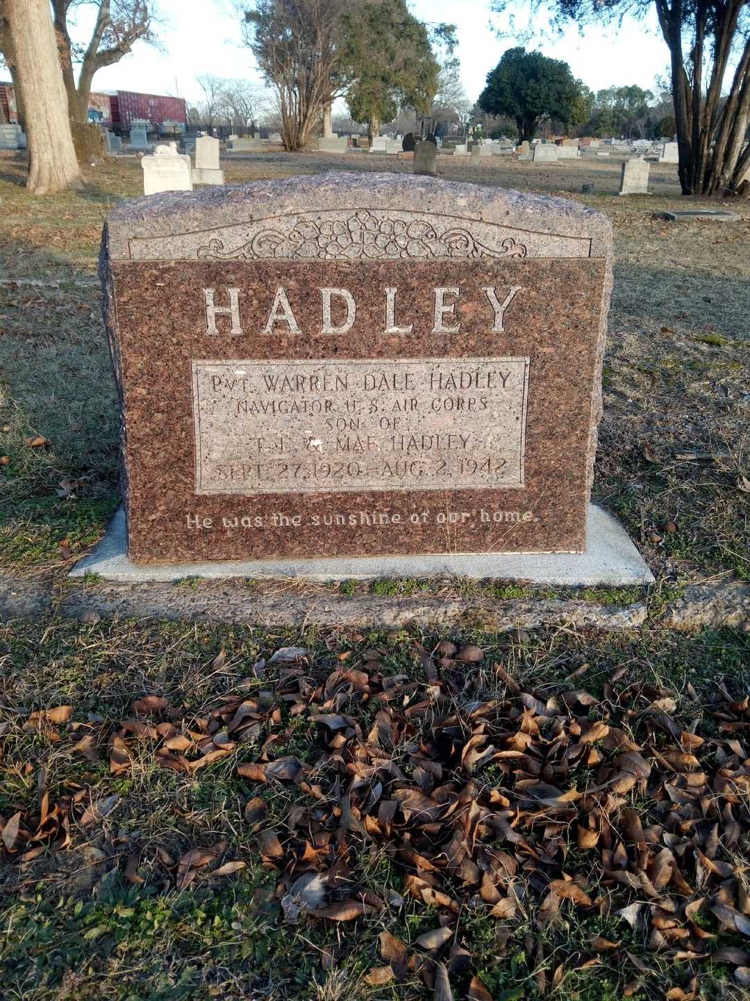 Warren Dale Hadley's grave. Photo 1