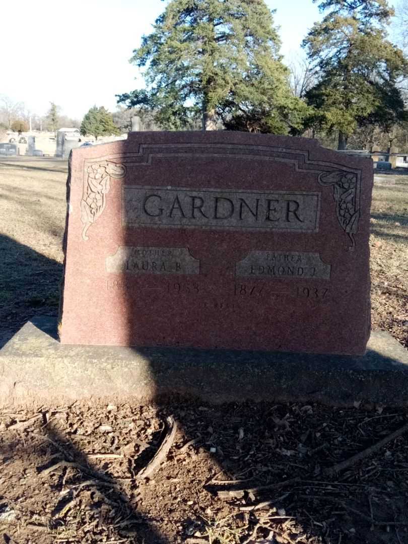 Laura B. Gardner's grave. Photo 1