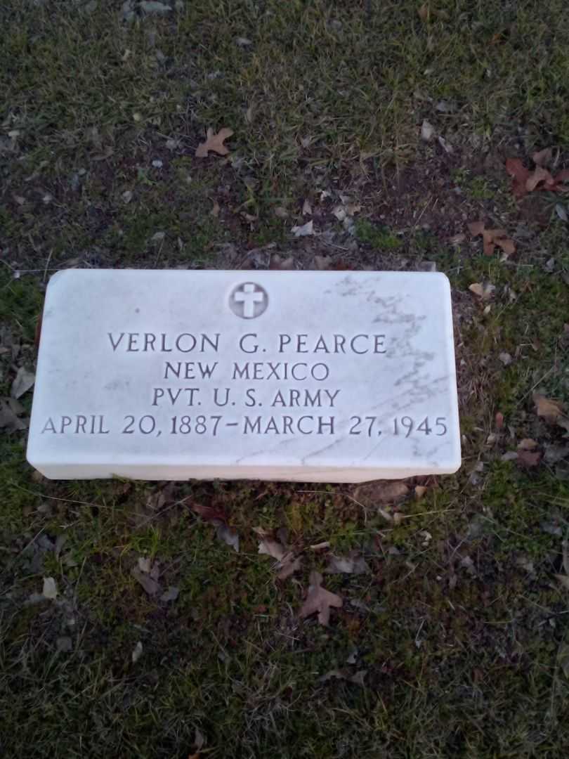 Verlon G. Pearce's grave. Photo 1